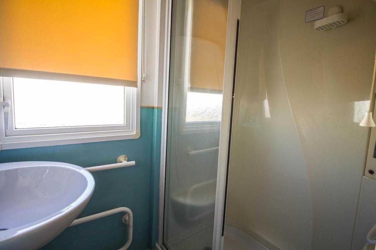 Hopton on Sea Lovely Caravan With Wifi At Broadland Sands In Suffolk Ref 20035Bs酒店 外观 照片
